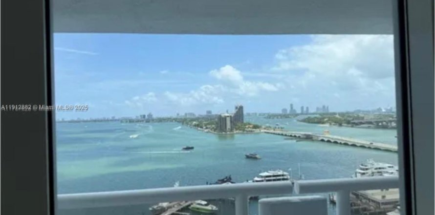 Condominio en Miami, Florida, 2 dormitorios № 2034235