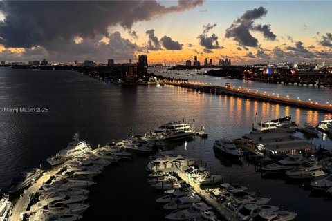 Condominio en venta en Miami, Florida, 2 dormitorios, 159.51 m2 № 2034235 - foto 3