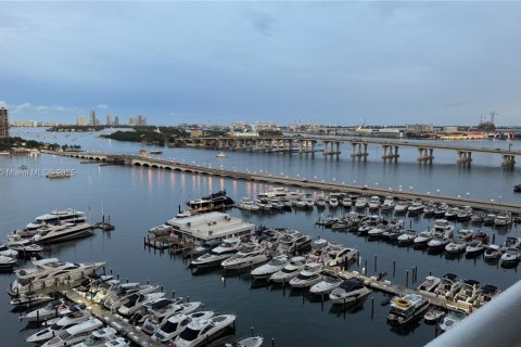 Condominio en venta en Miami, Florida, 2 dormitorios, 159.51 m2 № 2034235 - foto 10