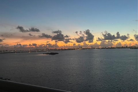 Condominio en venta en Miami, Florida, 2 dormitorios, 159.51 m2 № 2034235 - foto 17