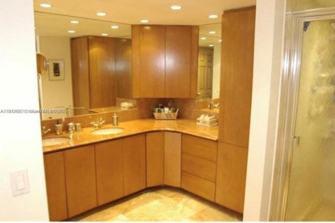 Condominio en venta en Miami, Florida, 2 dormitorios, 159.51 m2 № 2034235 - foto 27