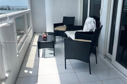Condominio en venta en Miami, Florida, 2 dormitorios, 159.51 m2 № 2034235 - foto 28