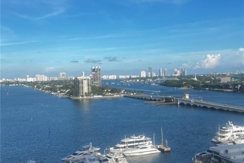 Condominio en venta en Miami, Florida, 2 dormitorios, 159.51 m2 № 2034235 - foto 11