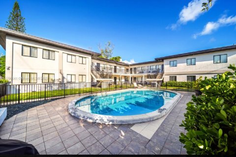 Casa en alquiler en Hollywood, Florida, 3 dormitorios, 950.95 m2 № 1958965 - foto 1