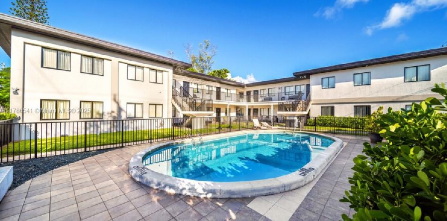 Casa en Hollywood, Florida 3 dormitorios, 950.95 m2 № 1958965