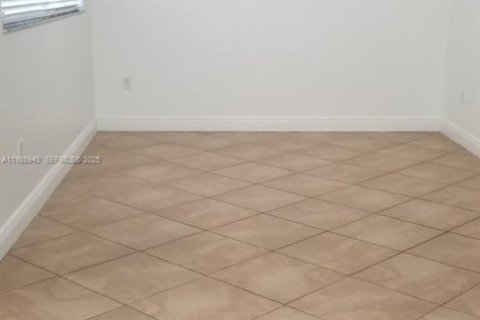 Condo in Miami, Florida, 2 bedrooms № 1994019 - photo 5