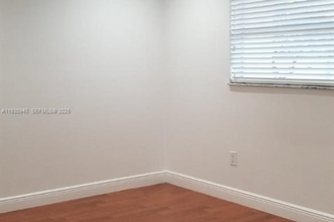 Condo in Miami, Florida, 2 bedrooms № 1994019 - photo 9