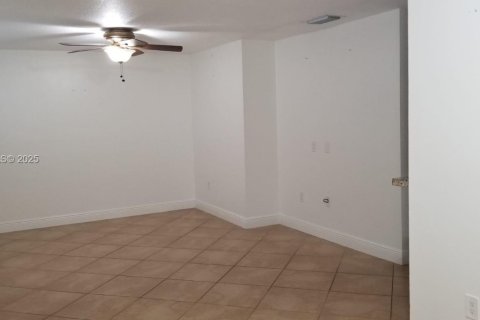 Condo in Miami, Florida, 2 bedrooms № 1994019 - photo 6