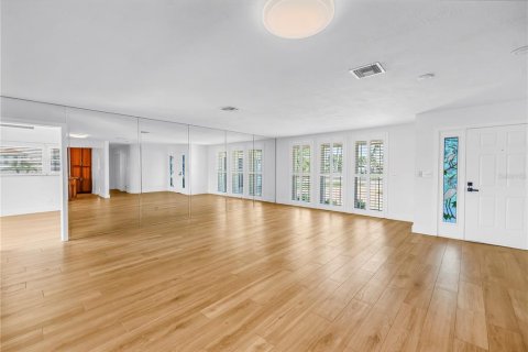 Villa ou maison à louer à Tierra Verde, Floride: 3 chambres, 161.84 m2 № 2425399 - photo 10