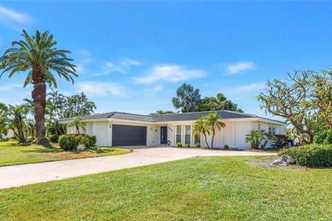 Villa ou maison à louer à Tierra Verde, Floride: 3 chambres, 161.84 m2 № 2425399 - photo 2