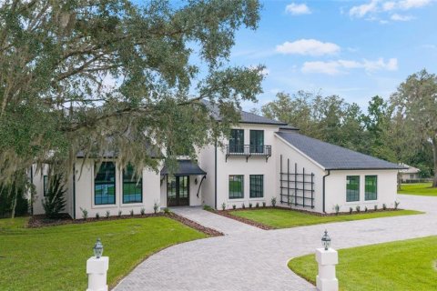 House in Ocala, Florida 5 bedrooms, 471.85 sq.m. № 1847187 - photo 1