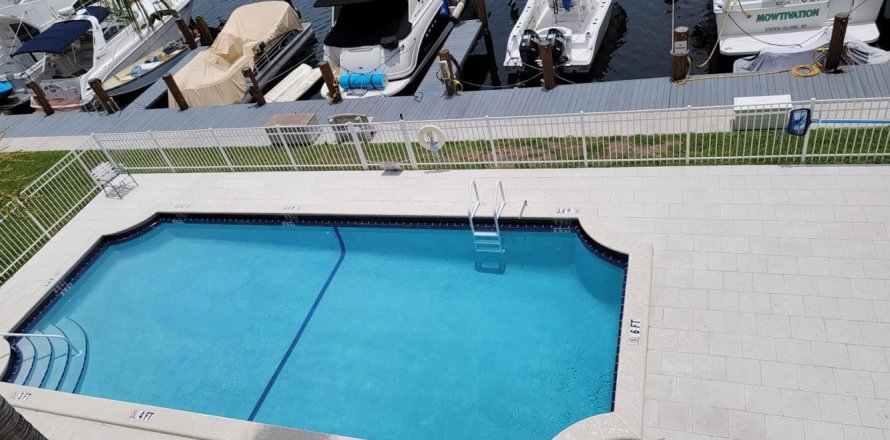 Condo in Hallandale Beach, Florida, 2 bedrooms  № 2083873