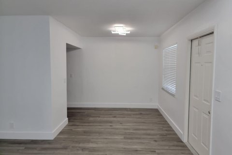 Condo in Hallandale Beach, Florida, 2 bedrooms  № 2083873 - photo 6