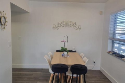 Condo in Hallandale Beach, Florida, 2 bedrooms  № 2083873 - photo 13