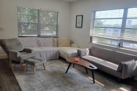 Condo in Hallandale Beach, Florida, 2 bedrooms  № 2083873 - photo 11