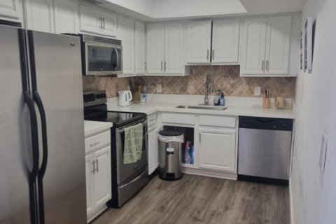 Condo in Hallandale Beach, Florida, 2 bedrooms  № 2083873 - photo 12