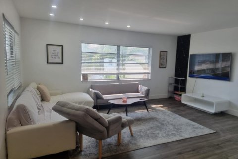 Condo in Hallandale Beach, Florida, 2 bedrooms  № 2083873 - photo 14