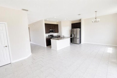 House in Leesburg, Florida 3 bedrooms, 124.67 sq.m. № 2197656 - photo 6