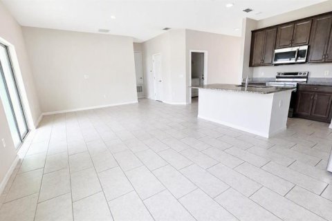 House in Leesburg, Florida 3 bedrooms, 124.67 sq.m. № 2197656 - photo 5