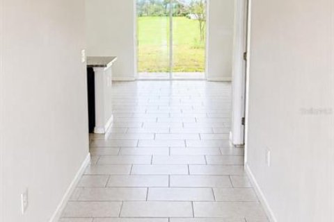 House in Leesburg, Florida 3 bedrooms, 124.67 sq.m. № 2197656 - photo 3