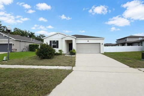 House in Leesburg, Florida 3 bedrooms, 124.67 sq.m. № 2197656