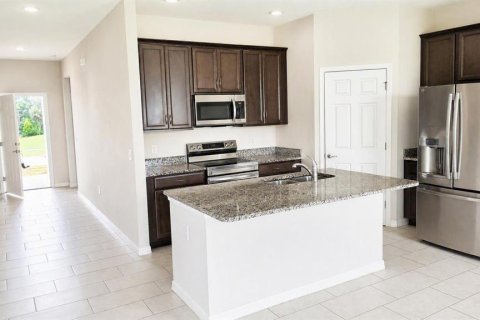 House in Leesburg, Florida 3 bedrooms, 124.67 sq.m. № 2197656 - photo 4
