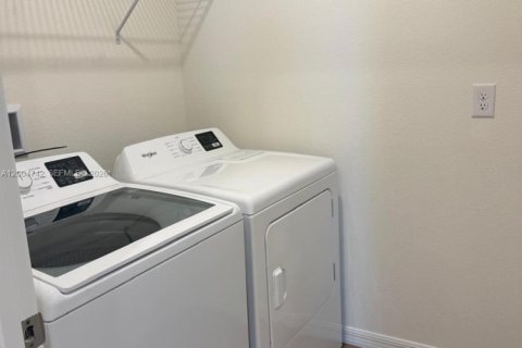 House in Saint Cloud, Florida 4 bedrooms № 2068756 - photo 18