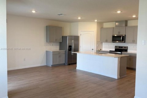 House in Saint Cloud, Florida 4 bedrooms № 2068756 - photo 6