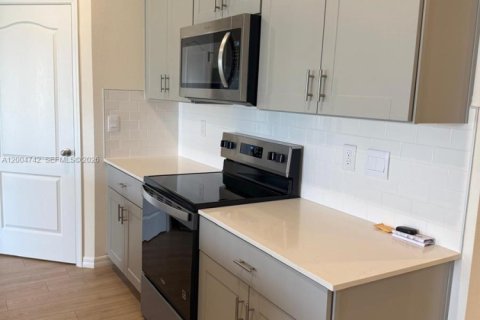 House in Saint Cloud, Florida 4 bedrooms № 2068756 - photo 21