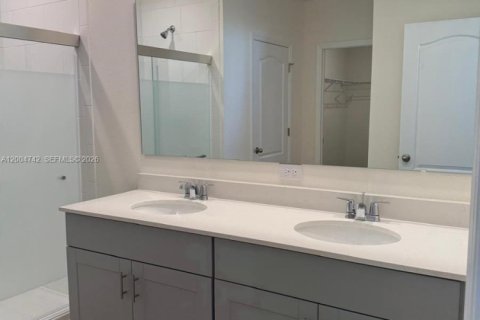 House in Saint Cloud, Florida 4 bedrooms № 2068756 - photo 20