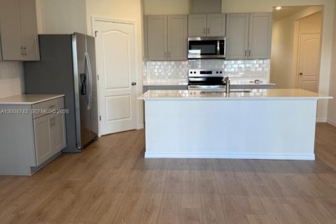 House in Saint Cloud, Florida 4 bedrooms № 2068756 - photo 11