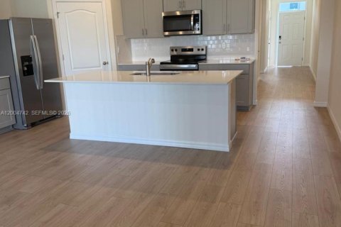 House in Saint Cloud, Florida 4 bedrooms № 2068756 - photo 4