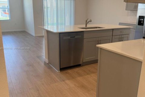 House in Saint Cloud, Florida 4 bedrooms № 2068756 - photo 9