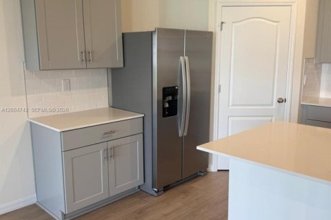 House in Saint Cloud, Florida 4 bedrooms № 2068756 - photo 7