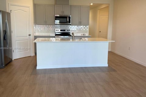 House in Saint Cloud, Florida 4 bedrooms № 2068756 - photo 10