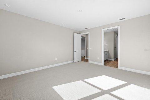 House in CEDAR GROVE AT THE WOODLANDS in North Port, Florida 4 bedrooms, 191.01 sq.m. № 2200605 - photo 25