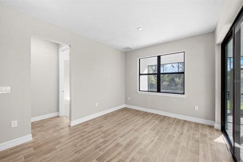 House in CEDAR GROVE AT THE WOODLANDS in North Port, Florida 4 bedrooms, 191.01 sq.m. № 2200605 - photo 23