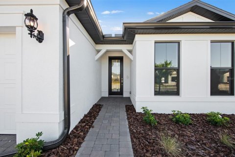 House in CEDAR GROVE AT THE WOODLANDS in North Port, Florida 4 bedrooms, 191.01 sq.m. № 2200605 - photo 3