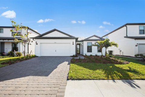House in CEDAR GROVE AT THE WOODLANDS in North Port, Florida 4 bedrooms, 191.01 sq.m. № 2200605 - photo 2