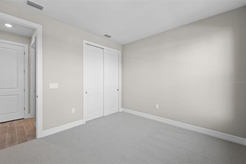 House in CEDAR GROVE AT THE WOODLANDS in North Port, Florida 4 bedrooms, 191.01 sq.m. № 2200605 - photo 8