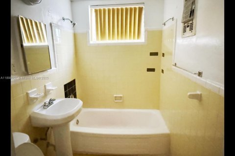 Apartment in Miami Beach, Florida 737.92 sq.m. № 1949882 - photo 2