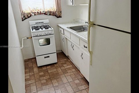 Apartment in Miami Beach, Florida 737.92 sq.m. № 1949882 - photo 3