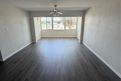 Condo in Port Charlotte, Florida, 1 bedroom  № 2219435 - photo 3