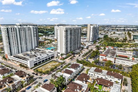 Townhouse in Doral, Florida 3 bedrooms, 173.26 sq.m. № 2025377 - photo 24