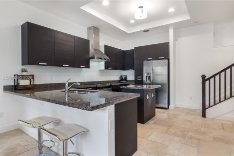 Townhouse in Doral, Florida 3 bedrooms, 173.26 sq.m. № 2025377 - photo 5