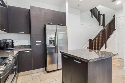 Townhouse in Doral, Florida 3 bedrooms, 173.26 sq.m. № 2025377 - photo 15