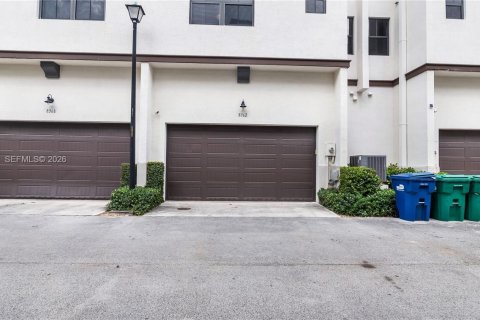 Townhouse in Doral, Florida 3 bedrooms, 173.26 sq.m. № 2025377 - photo 21