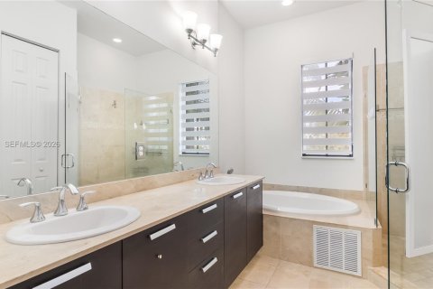 Townhouse in Doral, Florida 3 bedrooms, 173.26 sq.m. № 2025377 - photo 7