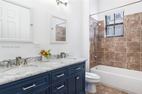 Townhouse in Doral, Florida 3 bedrooms, 173.26 sq.m. № 2025377 - photo 13