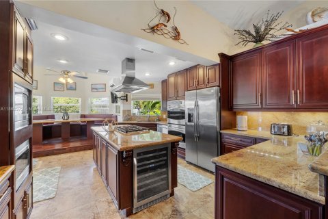 House in Palmetto Bay, Florida 5 bedrooms, 332.78 sq.m. № 2031387 - photo 13